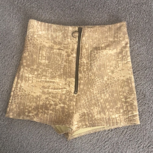Urban Outfitters High Waist Faux Suede Cruelty Free Zip Front Pin Up Shorts Sz S - Picture 7 of 16